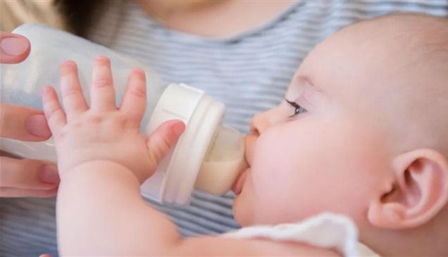 احذر.. 3 علامات خطيرة للتسمم عند الرضع بعد أزمة الحليب العالمية