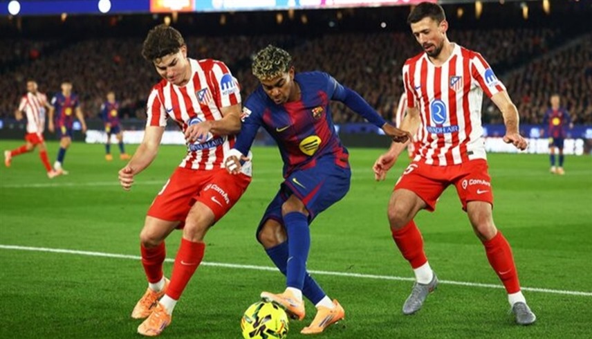 من لقاء برشلونة وأتلتيكو (رويترز)