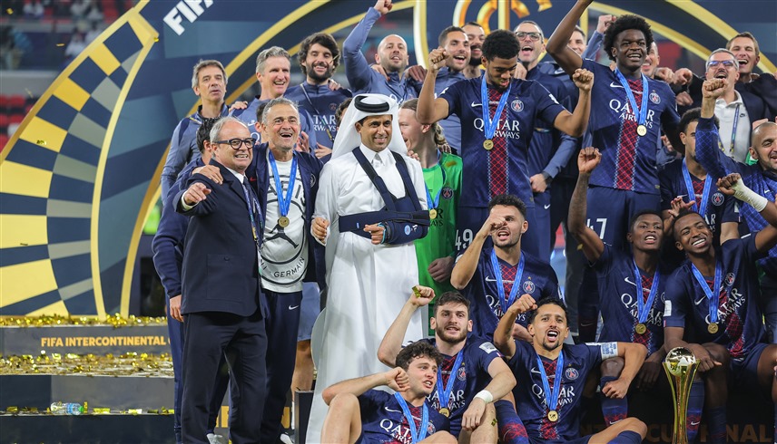 ناصر الخليفي مع سان جيرمان لحظة التتويج  (أ ف ب)