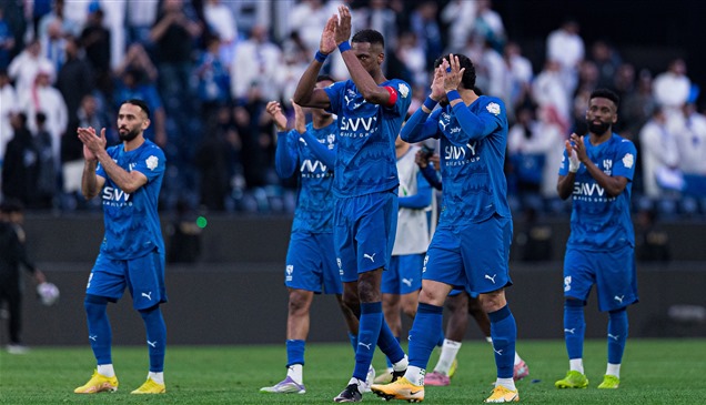 الهلال المتصدر يواجه الاتحاد "المحبط" 
