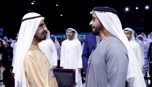 محمد بن راشد يشهد جلسة رئيسية لسيف بن زايد في القمة العالمية للحكومات