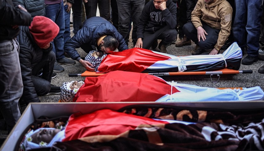 تشييع جثامين فلسطينيين قتلوا بهجوم لمستوطنين شمال شرق رام الله (أ ف ب)