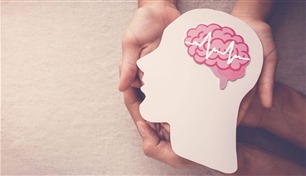 مختصون: خط الدعم النفسي خطوة استباقية لاحتواء المجتمع.. وهذه أبرز مزاياه