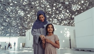 مجاناً طوال شهر أبريل.. "اللوفر أبوظبي" يقدم برامج عائلية تفاعلية ترفيهية