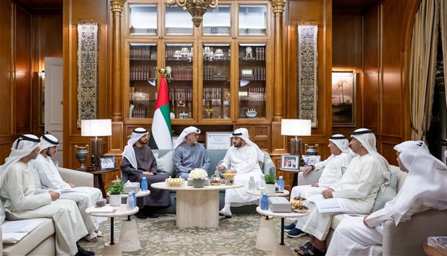 حمدان بن زايد يوجه بتعزيز مبادرات الهلال الأحمر خلال العشر الأواخر من رمضان