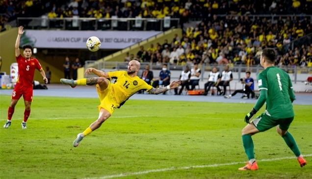 فضيحة التزوير تطيح بماليزيا من تصفيات كأس آسيا