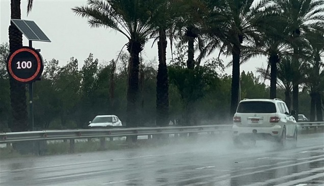 تفعيل منظومة خفض السرعات في أبوظبي بالتزامن مع التقلبات الجوية 