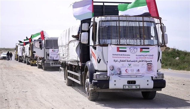 "كسوة الأمل لابتسامة أطفال غزة".. قوافل إماراتية تصل القطاع