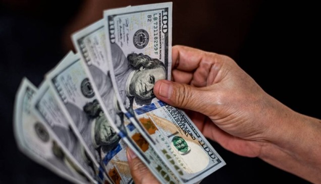 الدولار يرتفع في آسيا باعتباره ملاذاً آمناً في ظل الحرب
