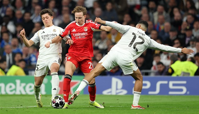مقابل 20 مليون يورو.. بنفيكا يفتح الباب أمام برشلونة لضم الجوهرة النرويجية