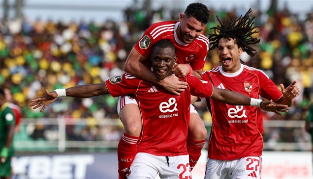 رسمياً.. لاعب الأهلي ينتقل إلى فالنسيا