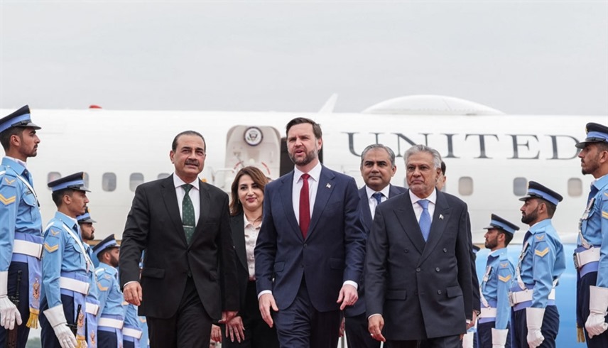 خلال وصول نائب الرئيس الأمريكي جان دي فانس باكستان (رويترز)