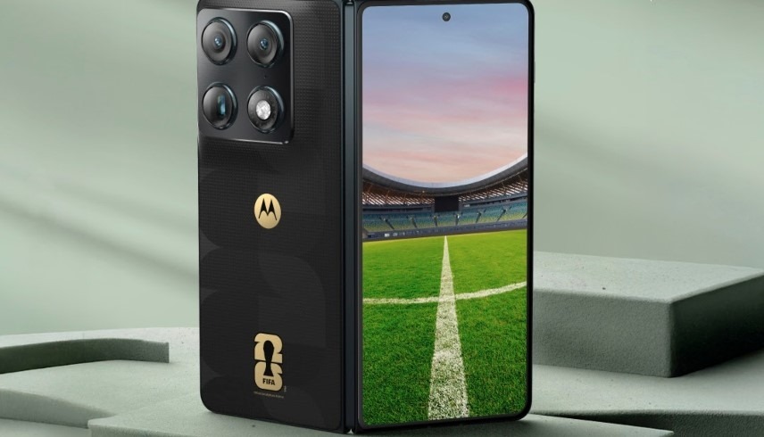امتلك Razr Fold وفز برحلة لمونديال 2026