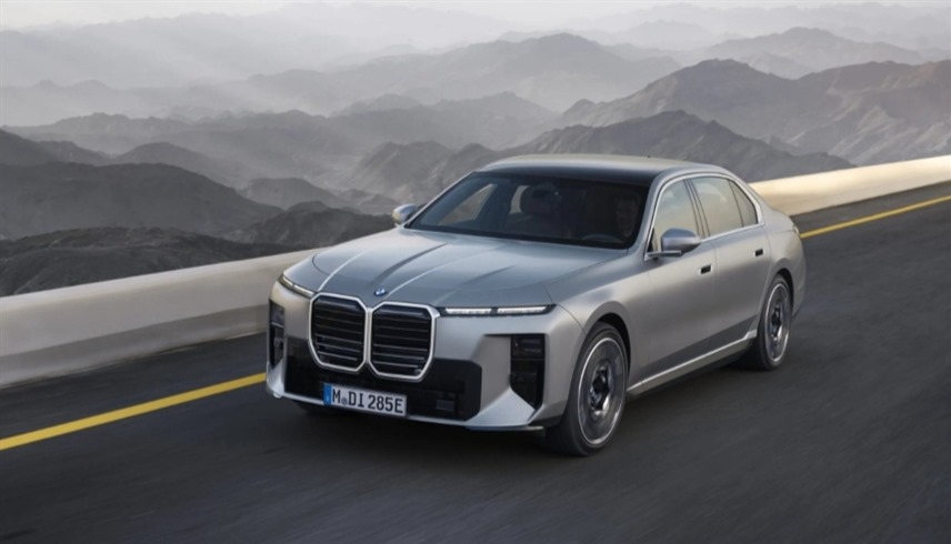 سيارة BMW i7 2027
