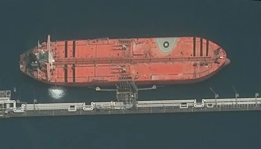 سفينة نفط إيرانية ترسو قبالة ماليزيا (إكس)