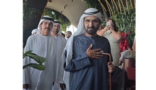 شاهد| محمد بن راشد يتجول بمطعم في دبي.. والحضور: "نحبك يا شيخ محمد"
