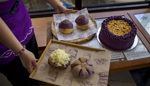 ترند عالمي في المقاهي يصنع أزمة في حقول الفلبين.. ما قصة الأوبي البنفسجي؟ 