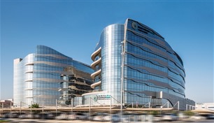 الأولى من نوعها في "دانة الإمارات".. جراحة مجهرية تنقذ جنيناً من الإعاقة داخل الرحم