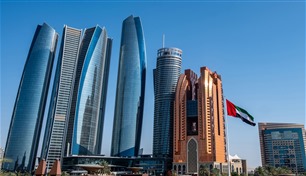 حزم ومبادرات اقتصادية استباقية.. كيف تعاملت الإمارات مبكراً مع الظروف الراهنة؟