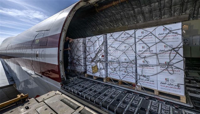 الإمارات ترسل 100 طن مساعدات عاجلة إلى غزة ضمن "جسر حميد الجوي"