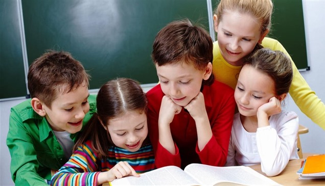 بمناسبة اليوم العالمي لكتاب الطفل.. القراءة الجهرية تعزز مهارات اللغة والإبداع