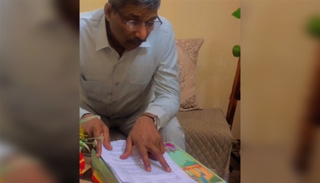 فيديو مؤثر لأب ينهار فرحاً بخطاب تعيين نجله في شركة أمازون 