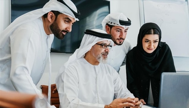 إماراتيون: تحديثات "نافس" تعزز الاستقرار الأسري وترسّخ جاذبية القطاع الخاص