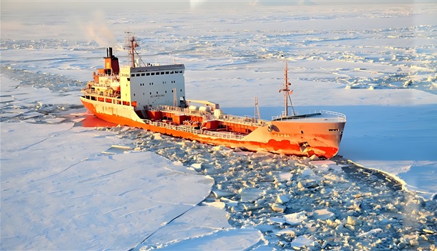 ميكروبات "آكلة للنفط".. سباق علمي لإنقاذ القطب الشمالي من كارثة بيئية