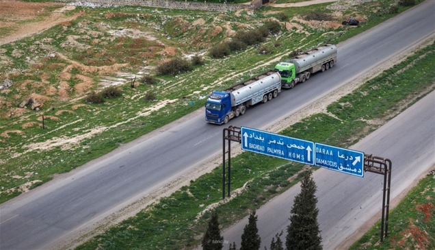 بعد عقد من الإغلاق.. منفذ "التنف" بوابة لعبور النفط العراقي إلى سوريا 