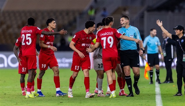 صافرة جائرة تغتال حلم "الفرسان".. شباب الأهلي ضحية "بدعة تحكيمية"