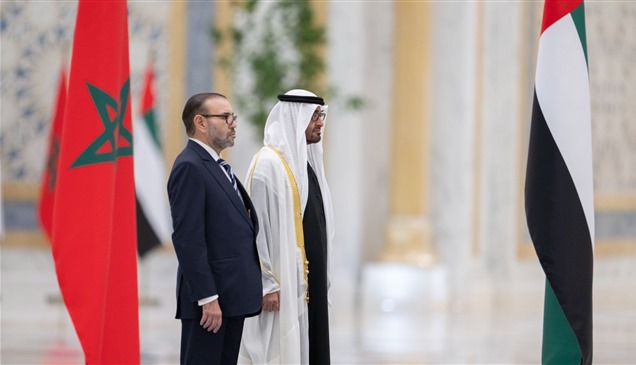 محمد بن زايد وملك المغرب يبحثان هاتفياً تعزيز التعاون والتطورات الإقليمية