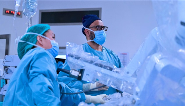 إنجاز طبي في أبوظبي.. أول استئصال بالروبوت أحادي المنفذ لمريضة بسرطان الرئة