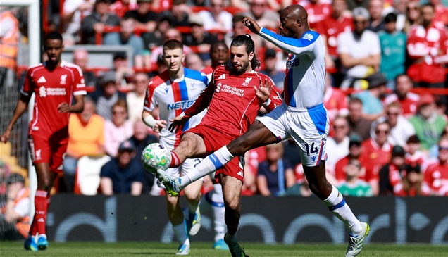 ليفربول يقتحم المربع الذهبي بثلاثية في كريستال بالاس