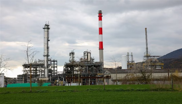 جي بي مورغان: الحرب قد تدفع النفط إلى 150 دولاراً للبرميل