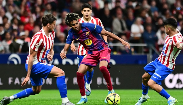 برشلونة يقبل هدية ريال مدريد بفوز قاتل على أتلتيكو