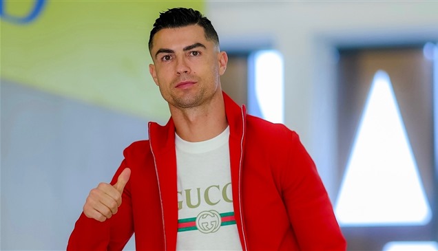 رونالدو يستعرض "كشخة" الـ4,800 دولار من "غوتشي"