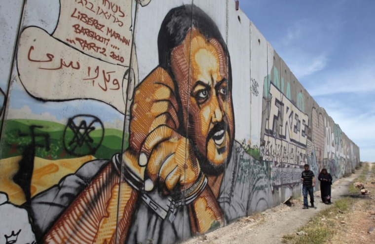 صور البرغوثي على جدار الفصل الإسرائيلي